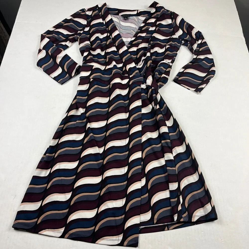 Ann Taylor Midi Wrap Dress Wave Print 3/4 Sleeve Classic V-Neck Workwear Size 0